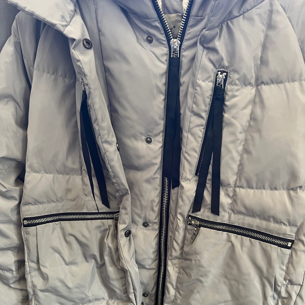 Orolay Thickened Down Jacket Expandable women in size medium - Picture 2 of 12